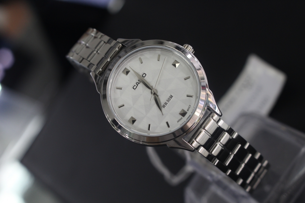 Chi tiết đồng hồ Casio nữ LTP-1392D-7AVDF